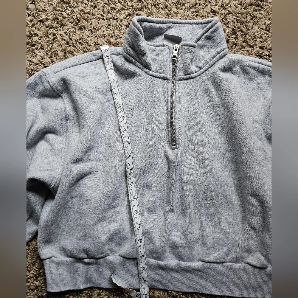 TNA Aritzia fleece cropped gray 1/3 zip up‎ longsleeve sweatshirt size L